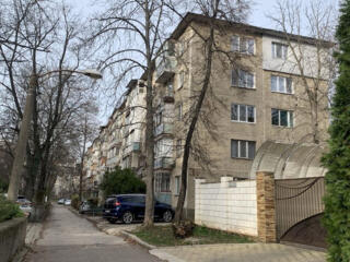 Продается 4 комнатная квартира на бульваре Дачия. 61 м2.