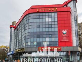 Se oferă spre chirie spațiu comercial amplasat însect.Centru, str. ...