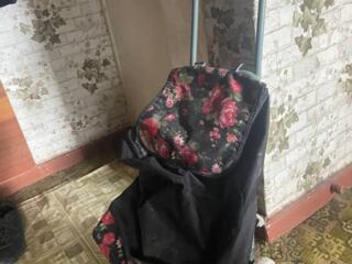 Продам хозяйственную тележку с сумкой дёшево