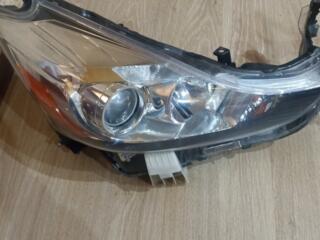 Фара Prius V 2016 рест