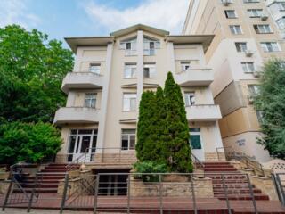 Se vinde casă la sol 600mp, ideal pentru investitii