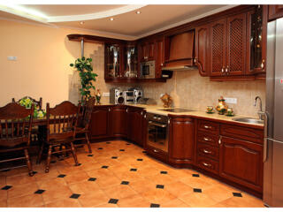 Пропонується в оренду шикарна трьох кімнатна, роздільна квартира в ...