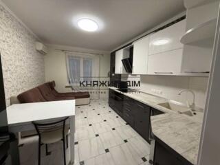 Оренда 2-кімнатної квартири (роздільна) Площа : 72/36/14 кв.м. 3/25 ..