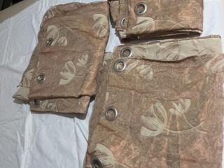 Светло-коричневые с переливом, двойная ткань, очень плотные, на люверса