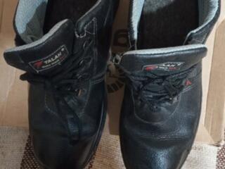 Продам ботинки