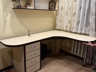 Продам стол с верхней полочкой