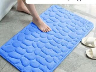 Продам коврик в ванную, комплект постельного белья и плед