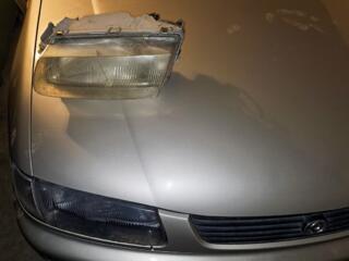 Фара правая (есть трещина). Mazda 323, 1996 г.