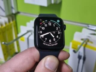 Продам смарт часы Apple Watch SE 2