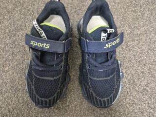 Продам кроссовки 27 размера