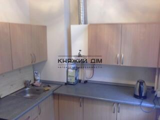 Оренда 3-х к. квартири під офіс закритого типу на вул. Тургенєвська ..