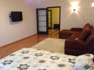 Предлагается к продаже просторная квартира 65 кв.м, расположена на 10 