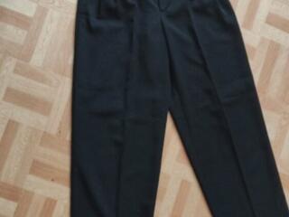 Классические брюки, в размерах. Кожаная куртка; Пуховик б/у