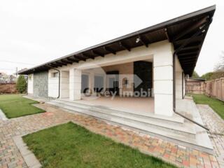 Se oferă spre vânzare o casă individuală spațioasă ...