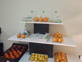 Продам трехярусную полку черно-белую, стильно смотрится! Недорого!