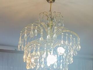 Продам люстру