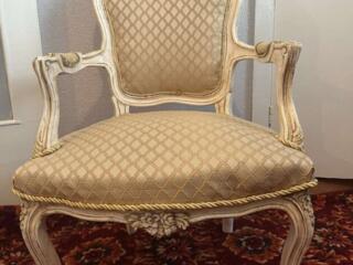 Продается мебель из натурального дерева. Viber +37378897359.