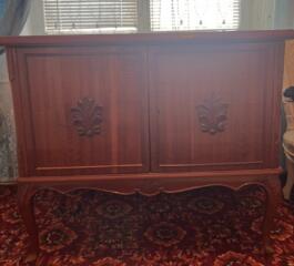 Продается мебель из натурального дерева. Viber +37378897359.