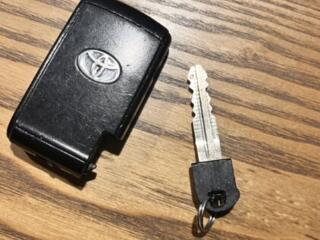 Ключ для тойоты приус 20