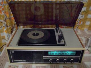 Продам радиола Серенада 405 в отличном антикварном состоянии