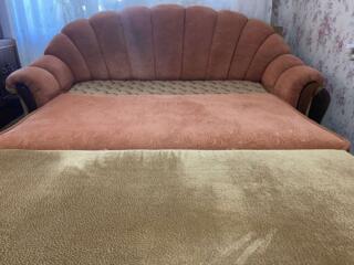 Продам софу с шестью подушками и креслом и вторая софа в три сложения
