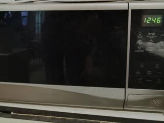 Продам микроволновую печь Самсунг Samsung в хорошем состоянии!!