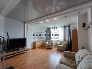 Здається велика квартира біля м. Позняки по вул. Срібнокільська 1. Є .