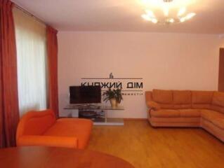 М. Харьковская, трехкомнатная, ул. Николая Бажана, 26. Площадь : 97 ..