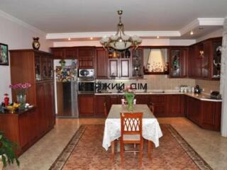 Без комісії! Продається 3-х к. кв. по вул. Антоновича 140, 184/92/37 .