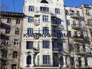 Продаж шикарної 4-х к.кв. біля метро Площа Українських Героїв по вул. 