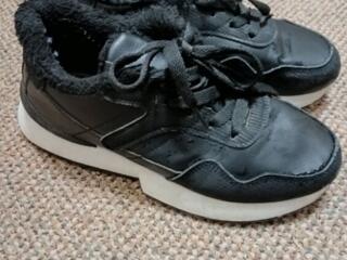 Продам кроссовки на флисе