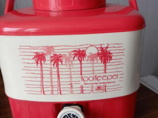 Termos cu rubinet MILTON plastic PRET 480 LEI.