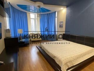 Шикарная 5-ти комнатная квартира, в центре Киева. Престижный дом ул. .