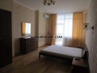 Продам большую, однокомнатную квартиру в ЖК "Изумрудный" по 