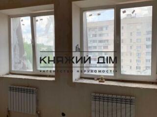 Отличная просторная однокомнатная двухуровневая квартира на Оболоне, .