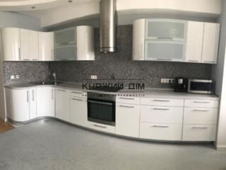 Продажа 2-х уровневой квартиры в ЖК Корона, по ул. Срибнокильская 1, .