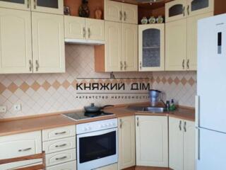 Продаж роздільної 2-х к.кв. на вул. Академіка Булаховського 5Г, ...