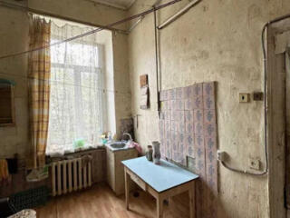 Продам комнату в коммуне со своей кухней и санузлом в центре Одессы