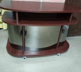 Продам столик под телевизор, в идеальном состоянии