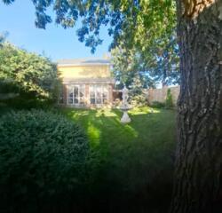 Предлагается к продаже двухэтажный дом в Лесках. Очень уютный, ...