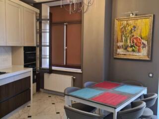 Предлагается к продаже трехкомнатная квартира в доме элит класса в ...