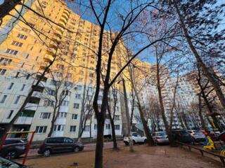Sec. Riscani, bd. Moscova. 3 camere. Prima Linie. Parc Afgan! Reparat