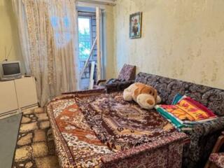 Продаются 3 комнаты рядом.