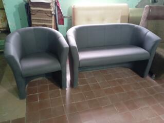 Продам комплект диван и кресло барные