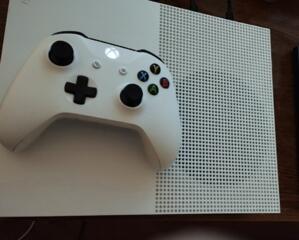 Продам Xbox one S 1TB