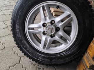 В продаже зимняя резина на оригинальных дисках. Цена до конца месяца.