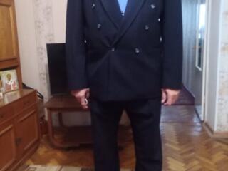 Продам мужской костюм импортный в отличном состоянии Размер 54 -56. Р