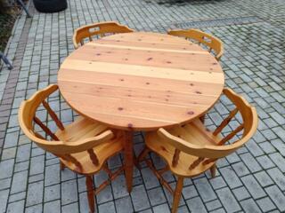 Стол + 4 стула, есть три таких комлекта из массива