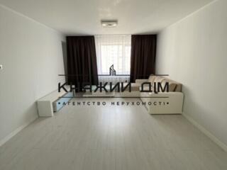 Продаж 1 кімнатної квартири по просп. Бажана 24/1 . Заагальна площа ..