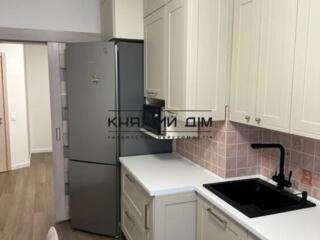 Продаж 3-кімнатної квартири біля метро "Осокорки"  Адреса: К